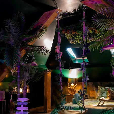 Dynasty Jungle Jacuzzi Lejlighed