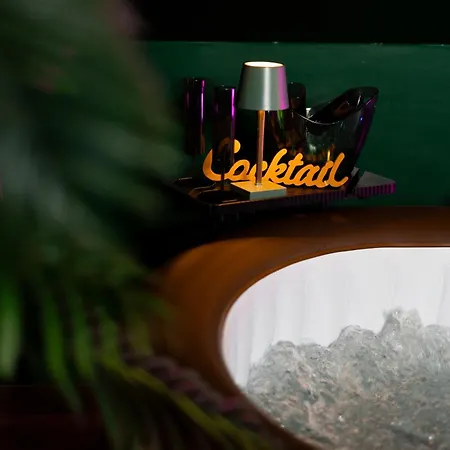 Appartement Dynasty Jungle Jacuzzi