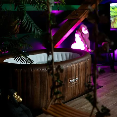 Appartement Dynasty Jungle Jacuzzi