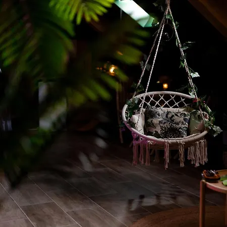 Dynasty Jungle Jacuzzi Lejlighed *