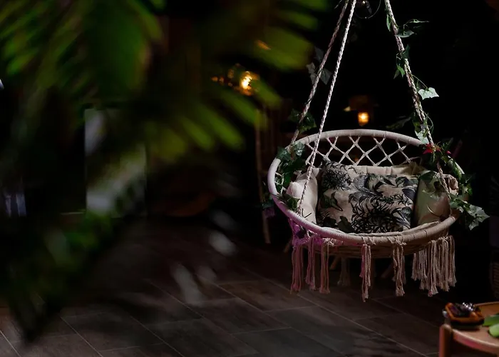 Dynasty Jungle Jacuzzi 公寓 *